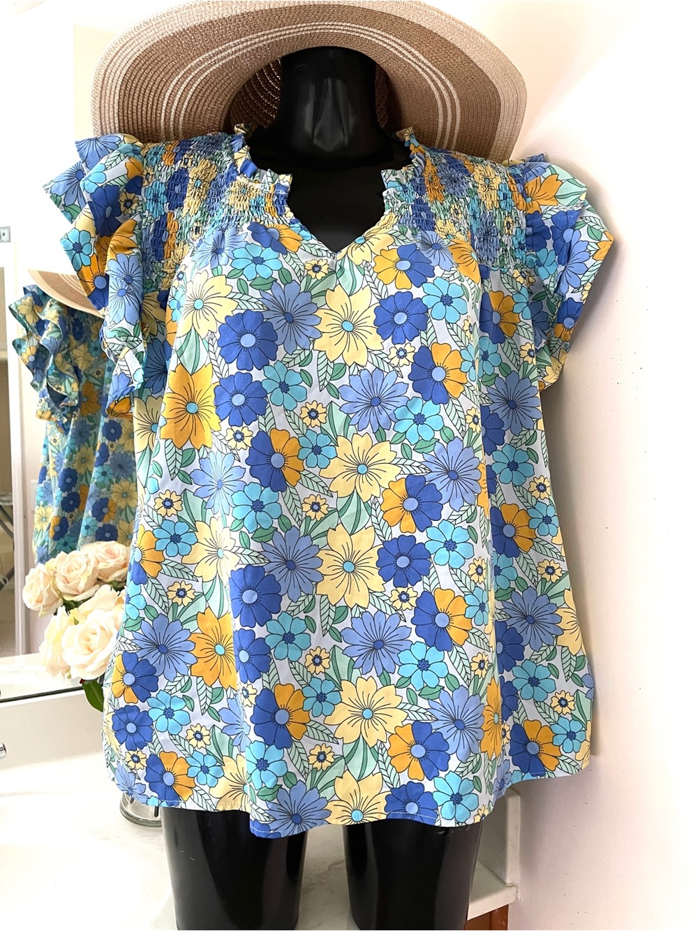 UMGEE FLORAL Women’s Top size L Blue Blouse LARGE Flutter Sleeves Flowers Cotton